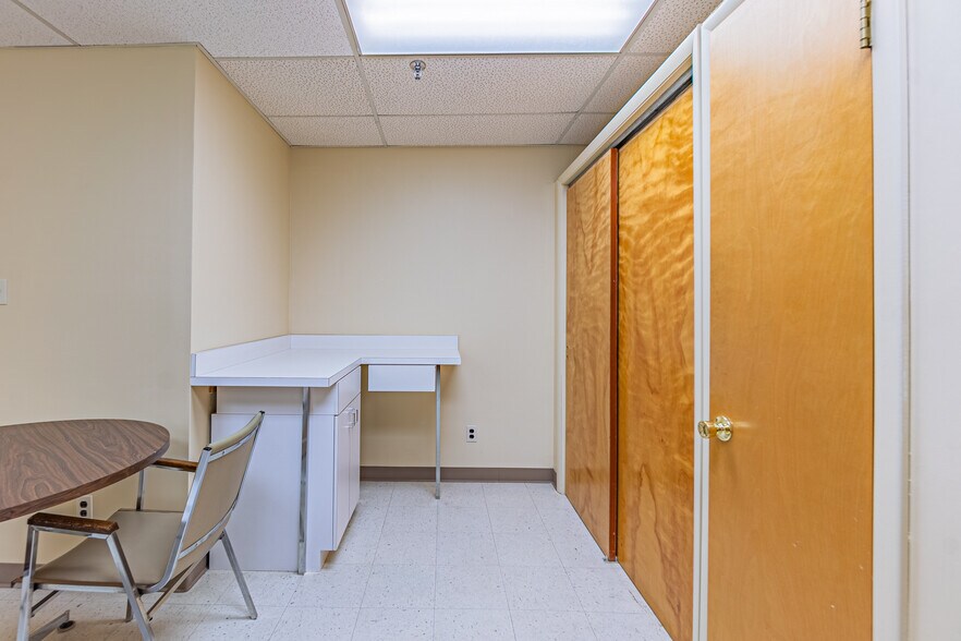 More Photos Of 35-37 Progress St, Edison Medical For Sale