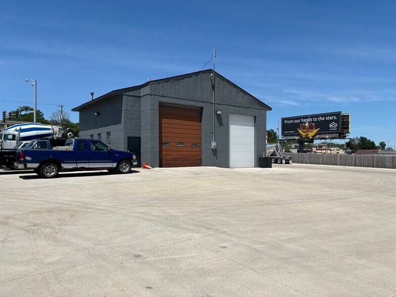 More Photos Of 3701 State St, Bettendorf Industrial For Sale