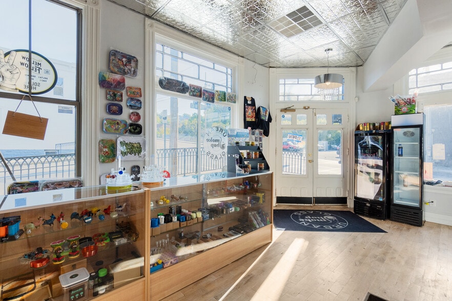 More Photos Of 411 E 10th St, Newport Storefront Retail Residential For Sale