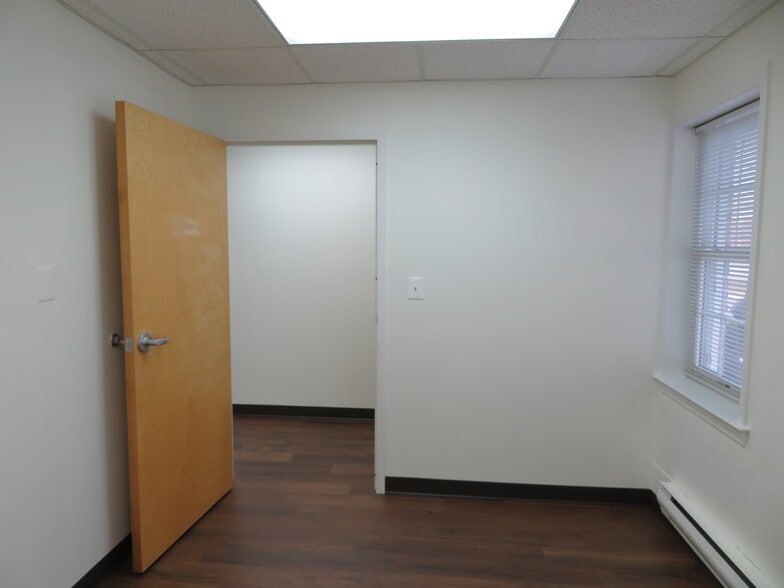 More Photos Of 3231-3233 Superior Ln, Bowie Medical For Lease