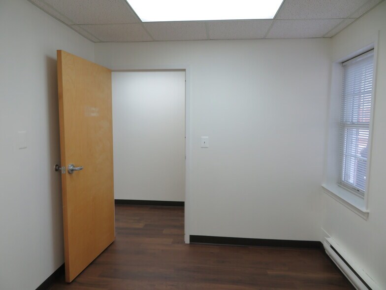 More Photos Of 3231-3233 Superior Ln, Bowie Medical For Lease