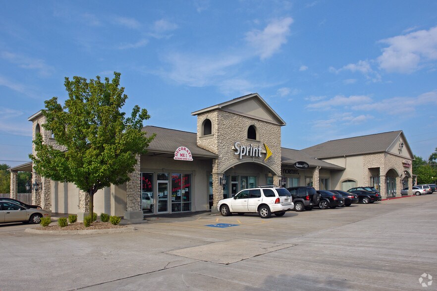 More Photos Of 100 SW 14th St, Bentonville Freestanding For Sale