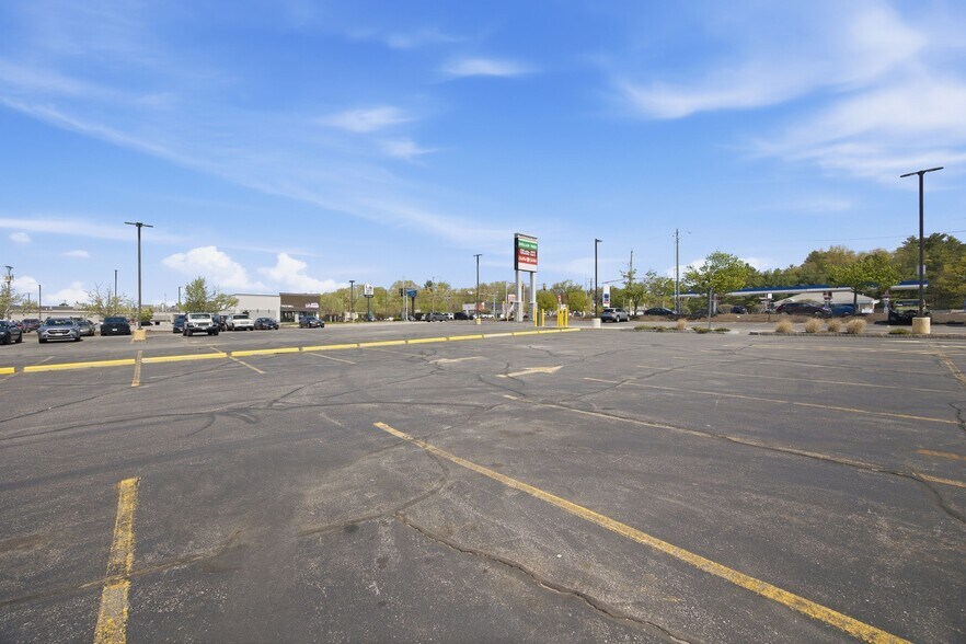 More Photos Of 1051 S Willow St, Manchester Bank For Lease