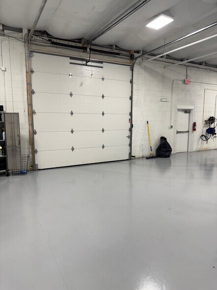 More Photos Of 365 Lancaster Ave, Malvern Showroom For Lease