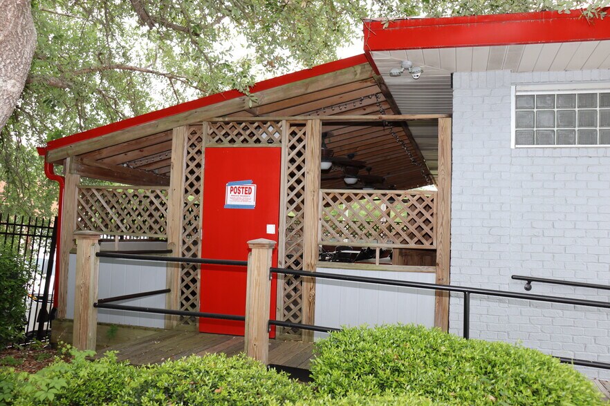 More Photos Of 8232 Market St, Wilmington Freestanding For Sale