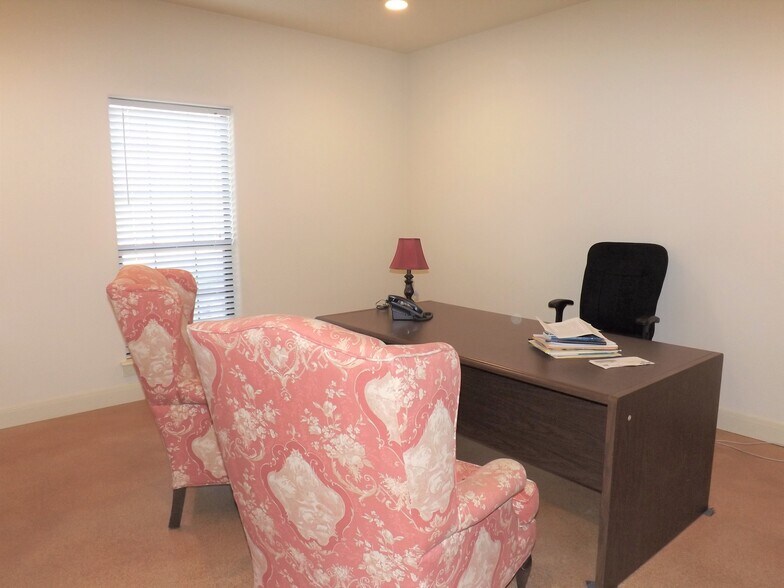 More Photos Of 4449 Highway 90, Alleyton Office For Lease