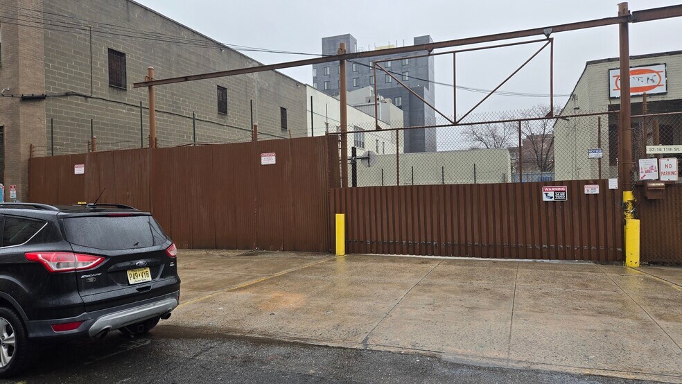 More Photos Of 3715 11th St, Long Island City Land For Lease