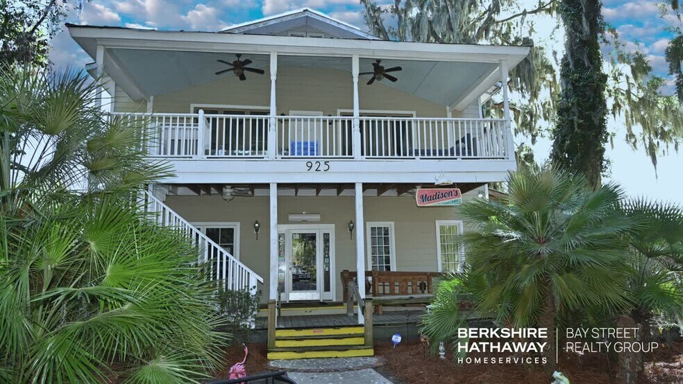 Primary Photo Of 925 10th St, Port Royal Restaurant For Sale