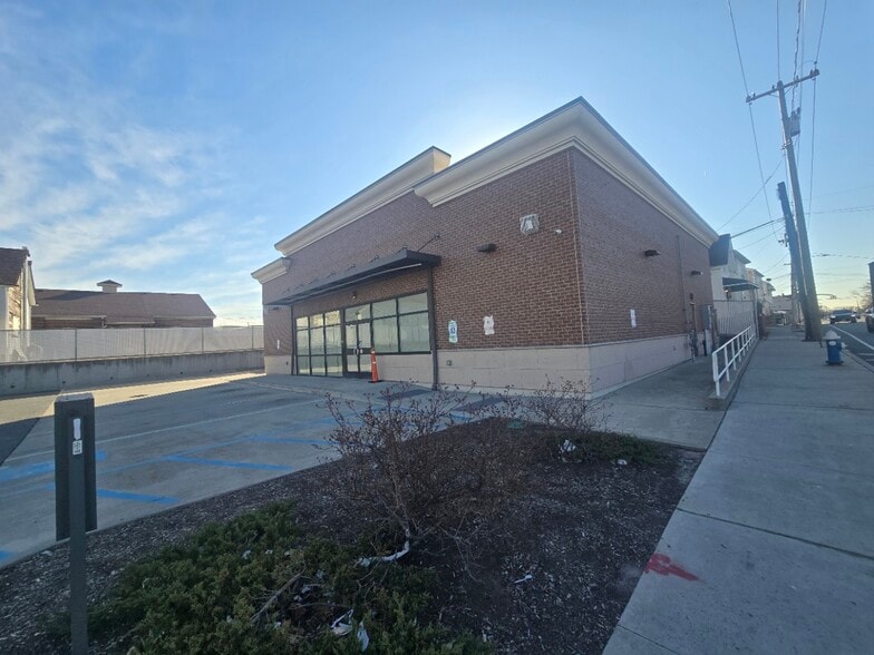 More Photos Of 66 S Franklin St, Hempstead Freestanding For Lease