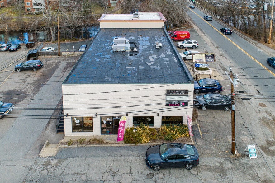 More Photos Of 33 Highland Ave, Needham Storefront For Lease