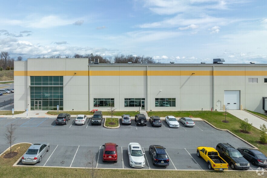 More Photos Of 801 Centerville Rd, Newville Distribution For Lease