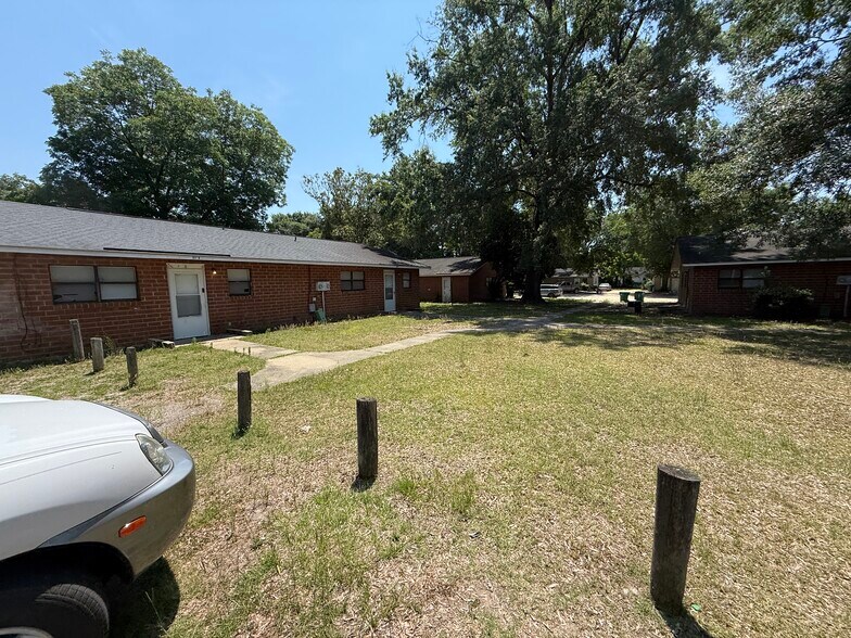 More Photos Of 104 Raley St, Cheraw Apartments For Sale