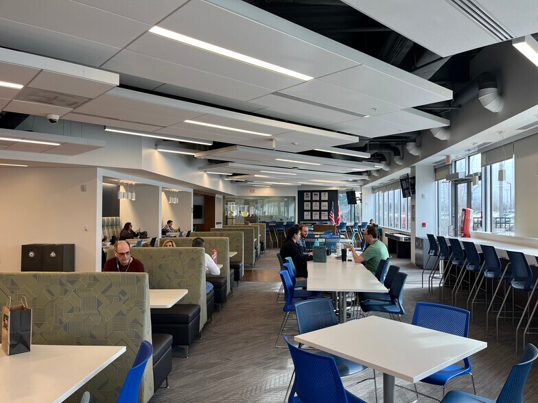 More Photos Of 600 Airborne Pky, Cheektowaga Unknown For Lease