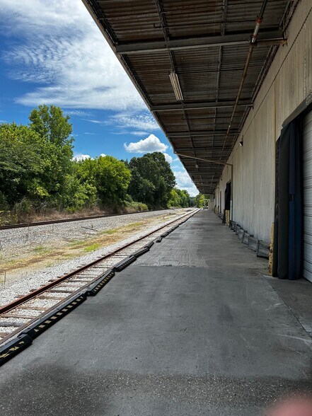 More Photos Of 2401 Blue Springs Rd, Cleveland Manufacturing For Sale