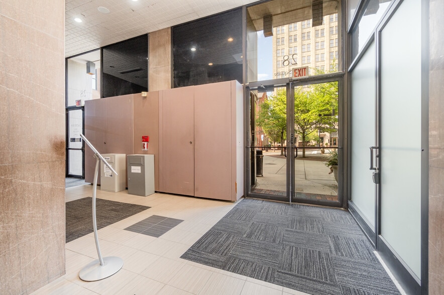 More Photos Of 28 Penn Sq, Lancaster Office For Lease