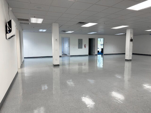 More Photos Of 1929 W Lone Cactus Dr, Phoenix Light Distribution For Lease