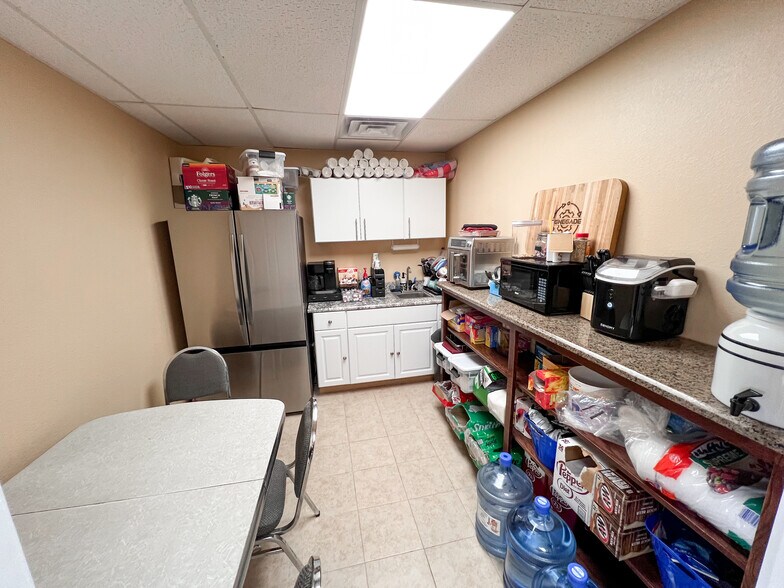 More Photos Of 140 Eaglehart Rd, Odessa Warehouse For Sale