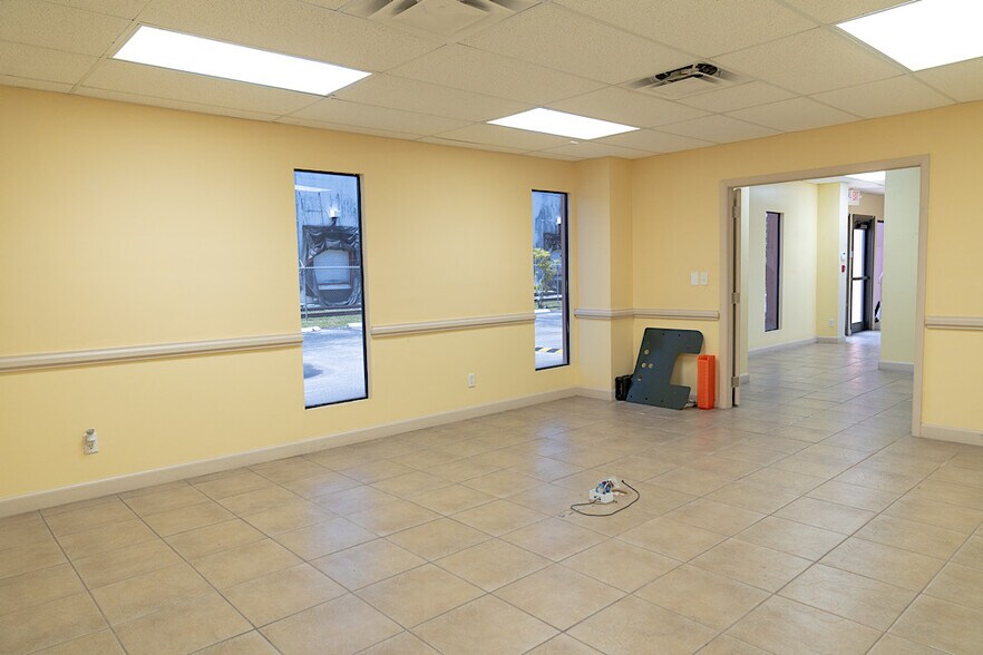 More Photos Of 1371 SW 8th St, Pompano Beach Warehouse For Lease