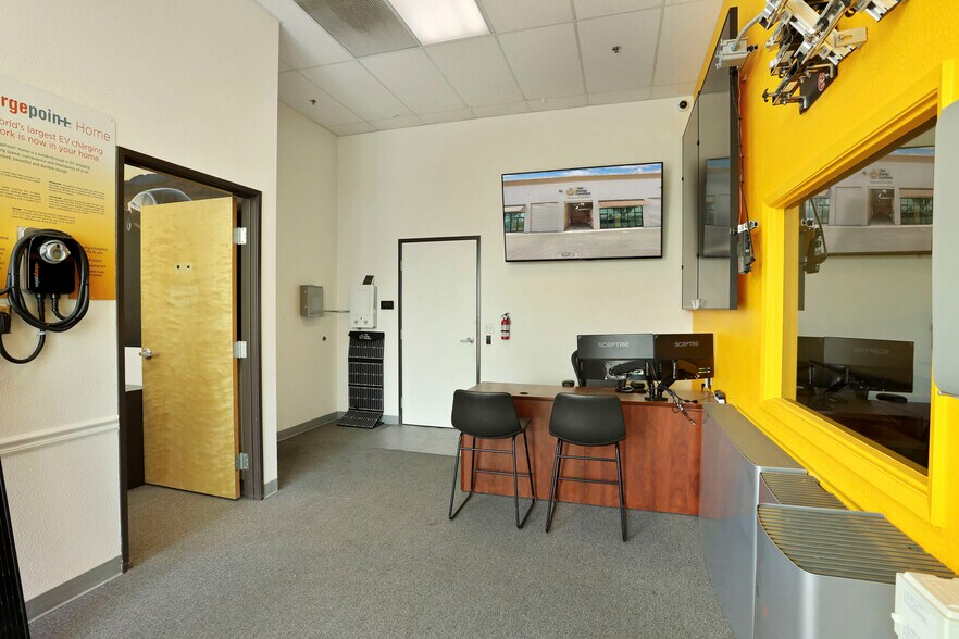 More Photos Of 600-626 Commerce Ct, Manteca Service For Sale