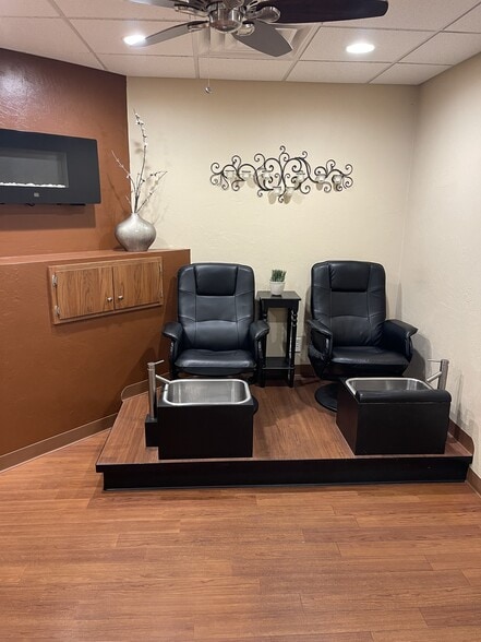 More Photos Of 1429 Province Ter, Menasha Office For Sale