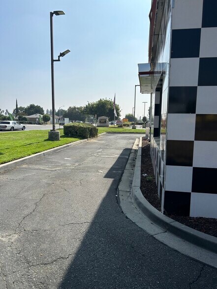 More Photos Of 300-310 S Riverside Ave, Rialto Fast Food For Lease