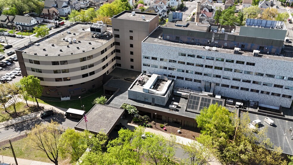 More Photos Of 680 Broadway, Paterson Hospital For Lease