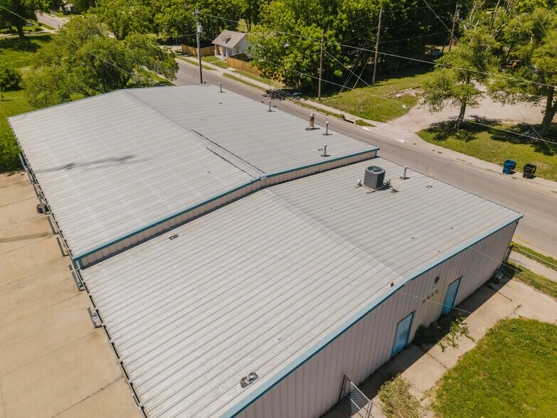 More Photos Of 2555 N Market St, Wichita Auto Repair For Sale