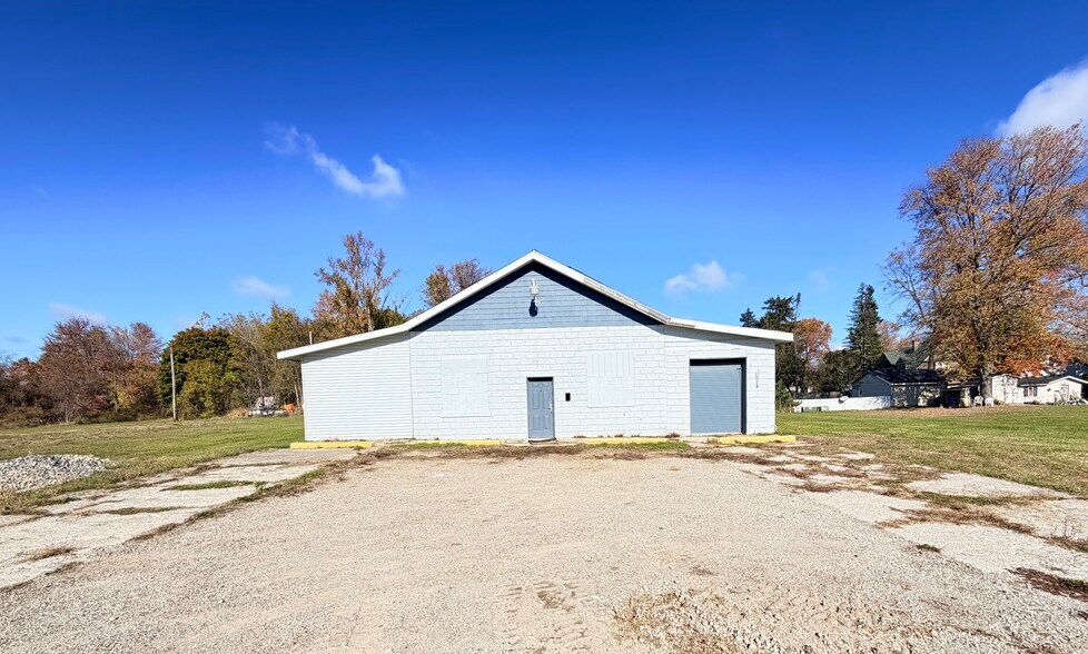 Primary Photo Of 35 Wells St, Croswell Freestanding For Sale