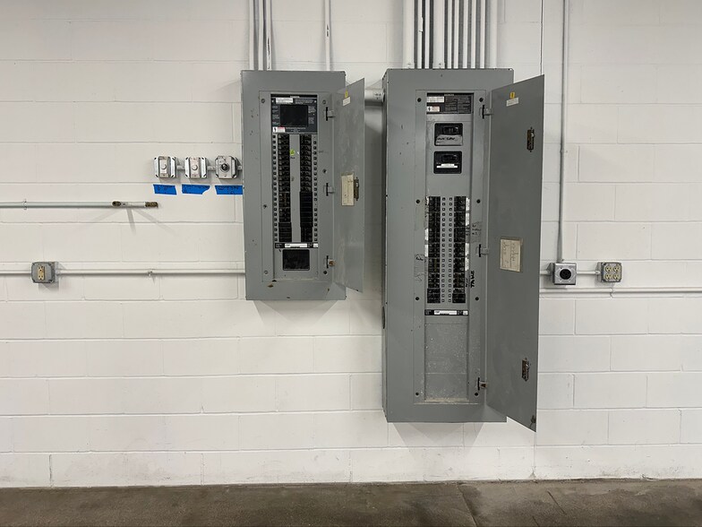 More Photos Of 4099 White Bear Pky, White Bear Township Light Manufacturing For Lease
