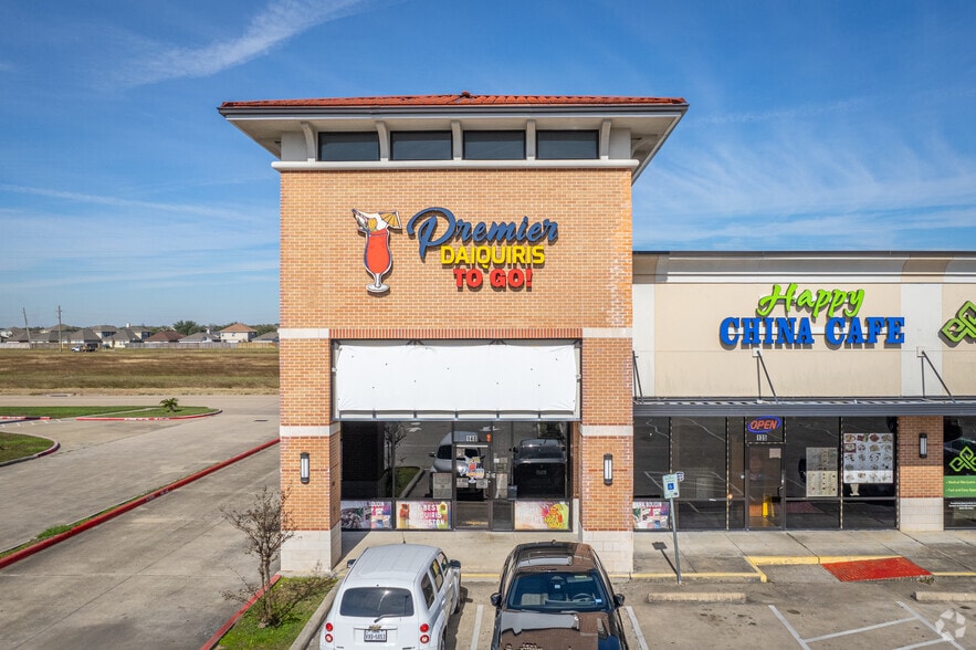 More Photos Of 4001 S Sam Houston Pky, Houston Storefront For Lease
