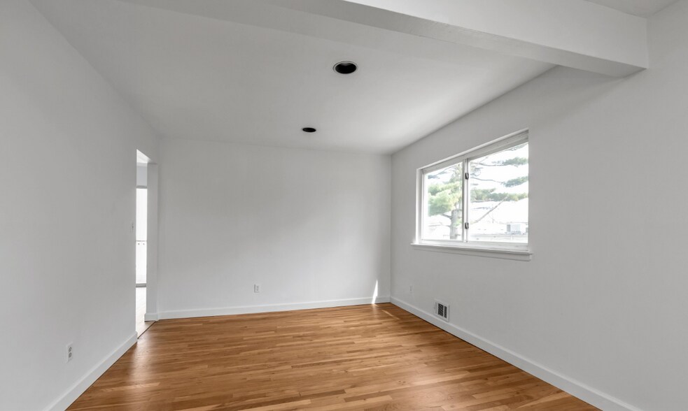 More Photos Of 2461 Merrick Ave, Merrick Medical For Sale