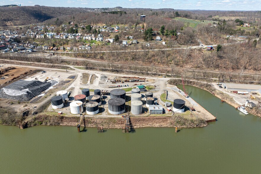 More Photos Of 700 Riverside Dr, Freeport Industrial For Sale