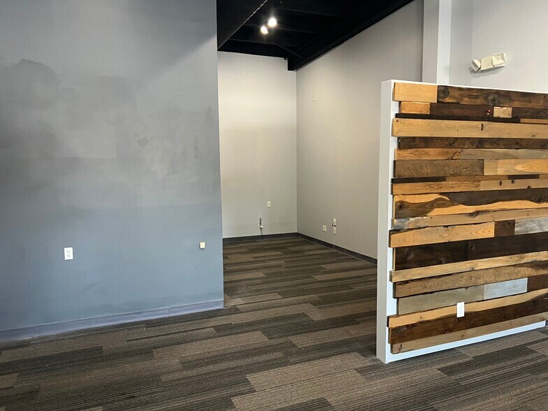 More Photos Of 250 S Main St, Brooklyn Freestanding For Lease