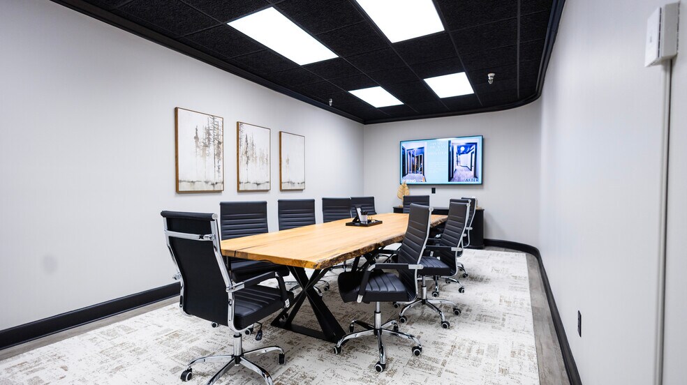 More Photos Of 911 College St, Bowling Green Office For Lease