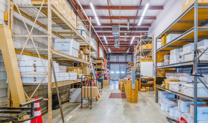 More Photos Of 32 Pine St, Norfolk Showroom For Lease