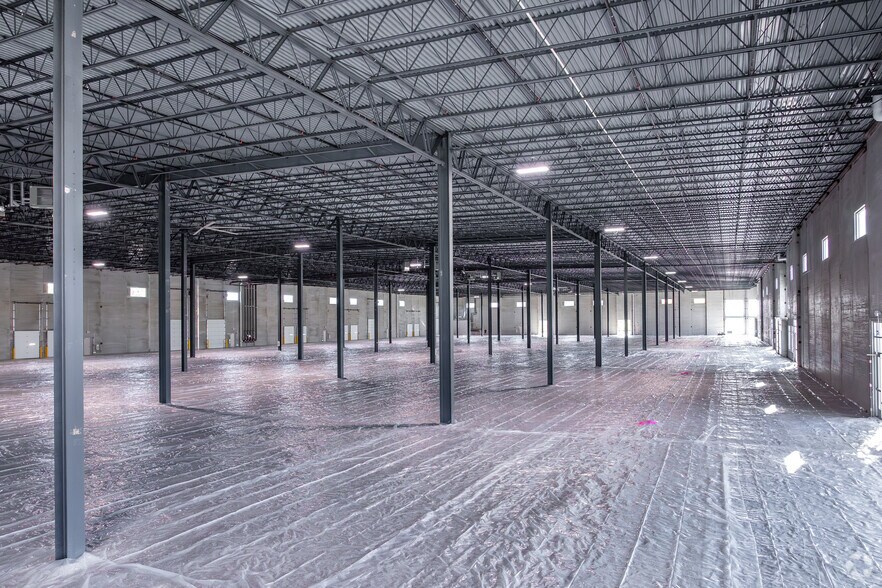 More Photos Of N53W25374 Highlands Court, Sussex Distribution For Lease