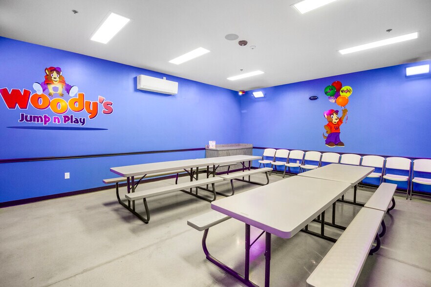 More Photos Of 585 Willow ln, McDonough Sports And Entertainment For Sale