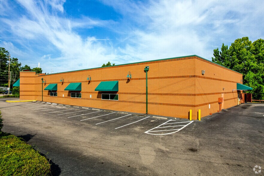 More Photos Of 2571 Forest Dr, Columbia Drugstore For Lease