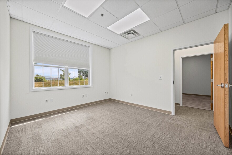 More Photos Of 70 Elizabeth Blackwell St, Geneva Office For Lease