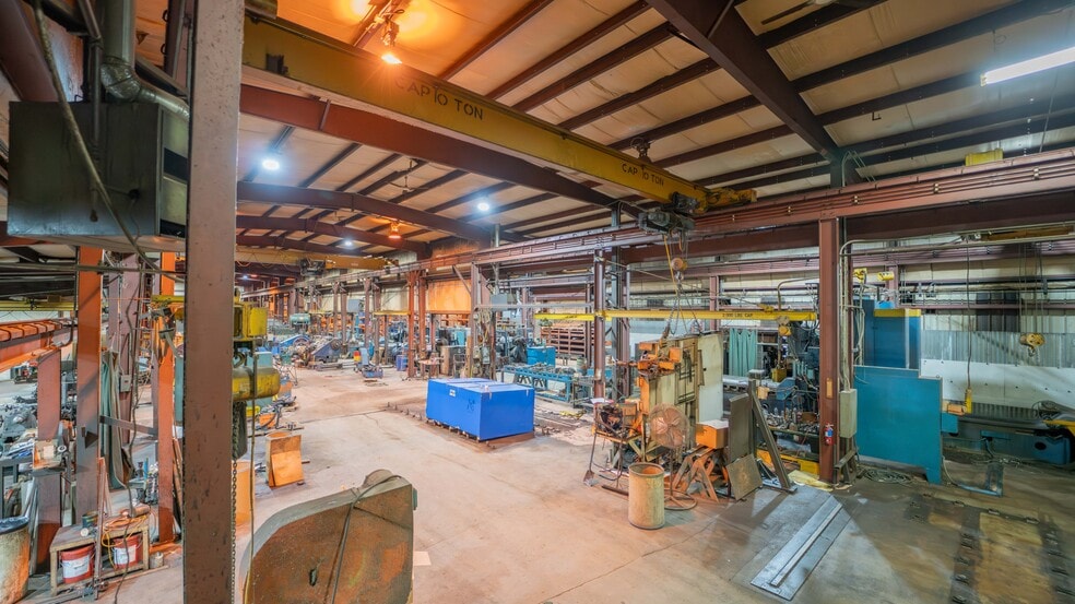 More Photos Of 1019 E Summit St, Crown Point Warehouse For Sale