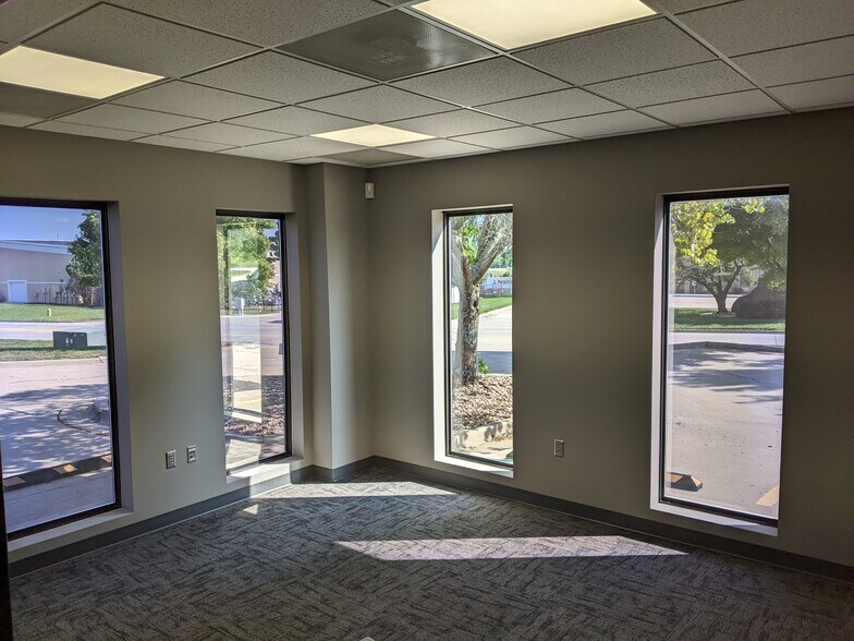 More Photos Of 2330 NE Independence Ave, Lee's Summit Warehouse For Sale