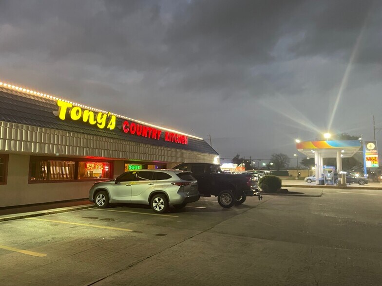More Photos Of 1911 Aldine Bender Rd, Houston Restaurant For Sale