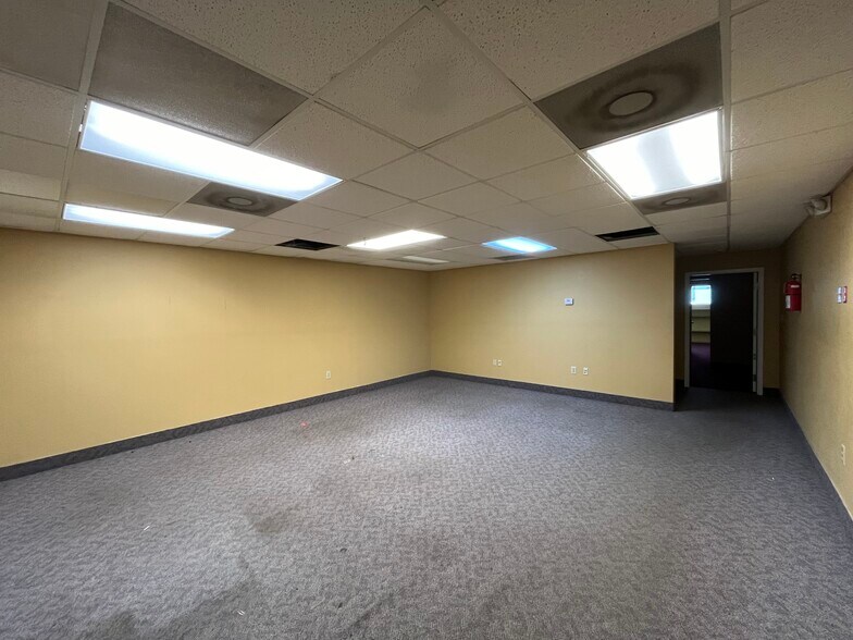 More Photos Of 1620 Centerville Tpke, Virginia Beach Light Manufacturing For Lease