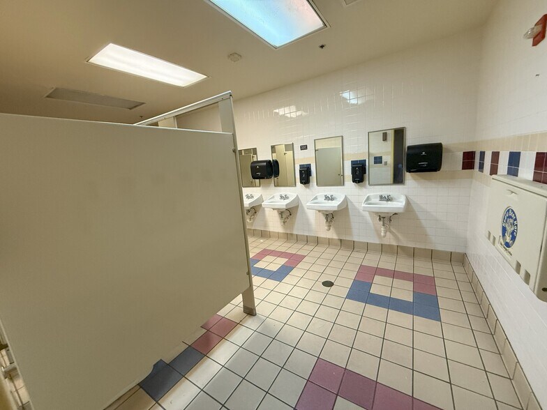 More Photos Of 10175 Tamiami Trl, Punta Gorda General Retail For Sale