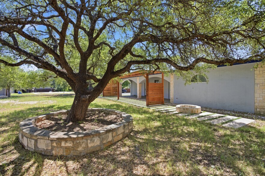 More Photos Of 17621 Stacey Ln, Lago Vista Lodge Meeting Hall For Lease