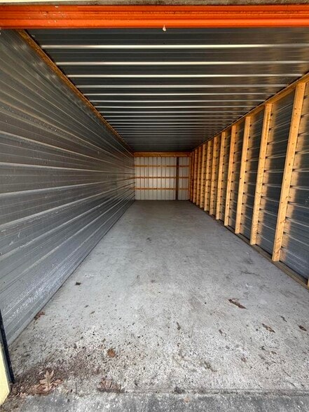 More Photos Of 307 S Bringold Ave, Lake Self Storage For Sale