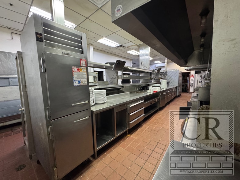 More Photos Of 23 Crystal Run Xing, Middletown Restaurant For Lease