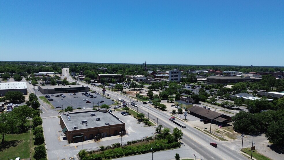 More Photos Of 201 N Lafayette Dr, Sumter Drugstore For Sale