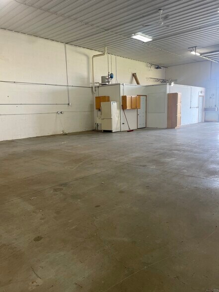 More Photos Of 12641-12647 Old Plank Dr, New Lenox Warehouse For Lease