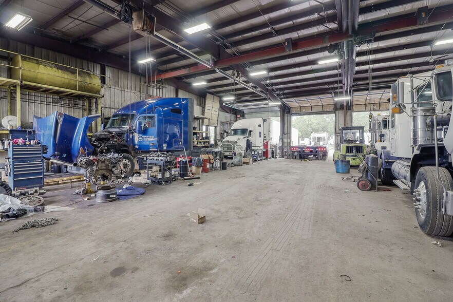 More Photos Of 17735 Chappel Ave, Lansing Industrial For Sale